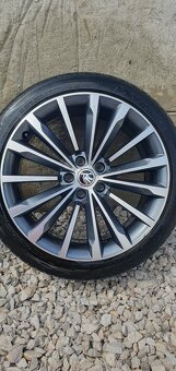 Superb 3 Trinity r19 - 2