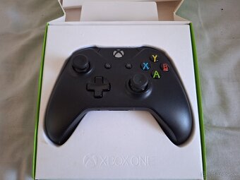 XBOX One bezkáblový ovládač čierny - 2
