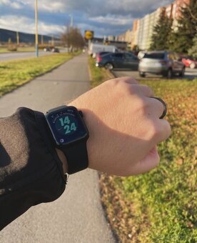 Na predaj Apple Watch SE 2.generácia 40 mm + 3 remienky - 2