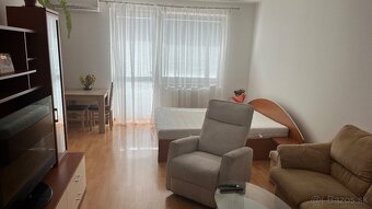 Na prenájom zariadený 1 izbový byt, balkón, J. Bežu, Senica - 2