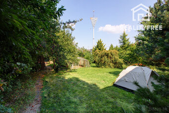 Na predaj: 3izbový rodinný dom s garážou , pozemok 757 m² - - 2