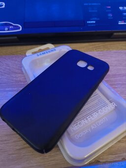 Kryt na Samsung Galaxy A3 (2017) - 2