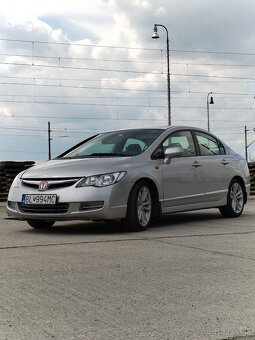 Honda Civic 8g automat americka verzia - 2
