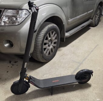 Elektrická kolobežka Segway Ninebot E25E - 2