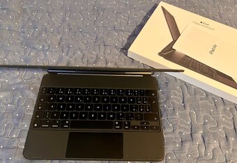 APPLE IPAD AIR+ WIFI + APPLE MAGIC KEYBOARD - 2