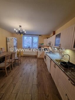 Predáme rodinný dom v centre obce Bolešov - 2