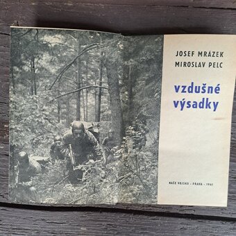 Vzdušné výsadky 1961, príručka ČSLA - 2