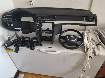 Predám palubovku Škoda Superb - 2
