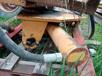 Rotátor na otáčanie- vysýpanie bední na UN 050 Hon Desta - 2