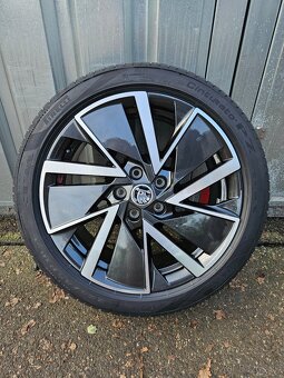 Letní alu kola Vega 18" Škoda Octavia IV 225/45 R18 - 2