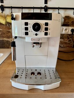 Plnoautomatický kávovar DeLonghi Magnifica S ECAM21.117.W - 2