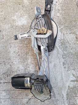 Mercedes w124 kompletny predny stierac - 2