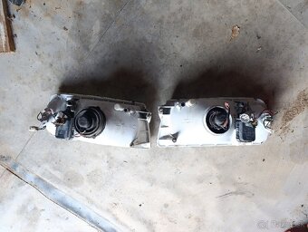 Suzuki vitara 1.6 predne svetlá - 2