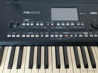 Predám Korg pa 300 - 2