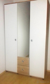 3-dverová skriňa so zrkadlom - 2