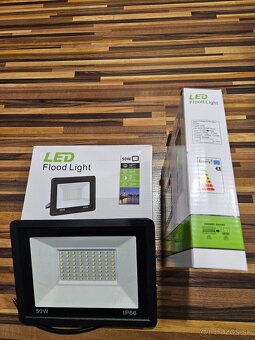 LED, reflektor, halogen, pohybovy senzor - 2