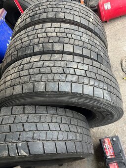 Predám 295/80R22,5 - 2