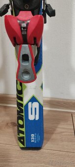 Lyže Atomic 130 cm, lyžiarky, prilba a lyžiarske okuliare - 2
