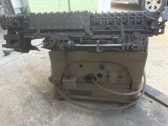 Historický elektromechanický účtovací stroj / kalkulačka – r - 2