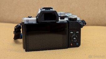 Olympus OM-D E-M10 Mark II telo - 2