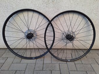 Nove kolesa Specialized 29" boost - 2