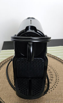 Málo používaný kapsulový kávovar Delonghi - 2
