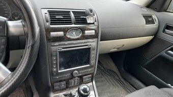 Mondeo na diely z prasknutým tesnením pod hlavou,stk,em. - 2