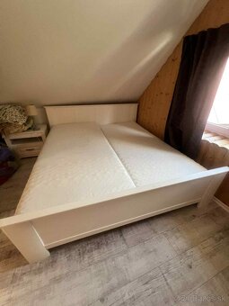 Manželská postel + matrace + stolík - 2