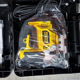 Priamočiara píla 710 W, KUFR Fatmax - 2