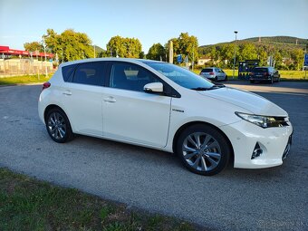 Toyota Auris hybrid - 2