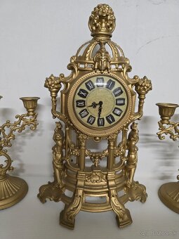 Hodiny a svietniky len ako dekoracia - 2