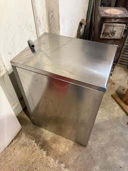 Predám Výrobník ľadu - nemrazí - 2