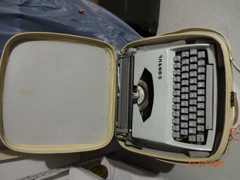 Predám kufríkový písací stroj CONSUL - 2