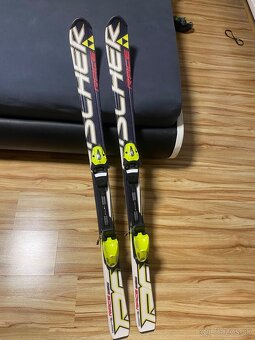 Lyžiarky a lyže - 2