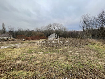 Stavebný pozemok v obci Slažany - 2