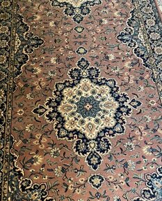 Novy krasny plysovy koberec - 2