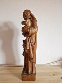 Panna Mária s Ježišom - drevorezba. - 2