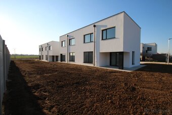 SKOLAUDOVANÉ NOVOSTAVBY - Rodinné domy - Lúka nad Váhom - 2