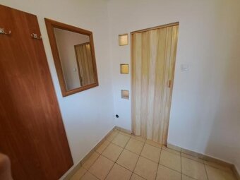 Na prenájom veľká rekonštruovaná garzónka v centre mesta. - 2