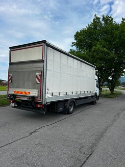 Mercedes Atego 1527, zdvihacie čelo - 2