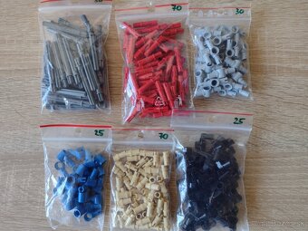 Lego Technic konektory, piny a osky - 2
