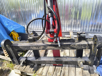 Paletové vidly 2 t s hydraulickým drapákom na drevo - 2