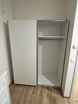 Biela šatníkova skriňa - 2