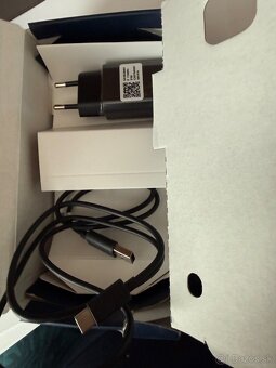 Predám nepoužity smart Motorola E7 - 2