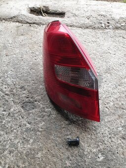 Skoda fabia 2 zadne svetlo - 2