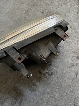 Predne svetlo VW Golf 4 - 2