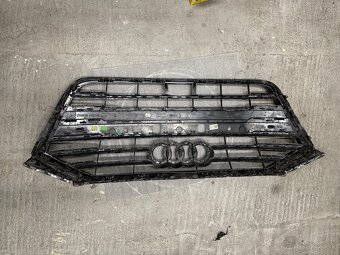 AUDI A8 - 4N - D5 predna maska black - 2