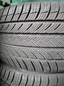 235/40 r19 - 2