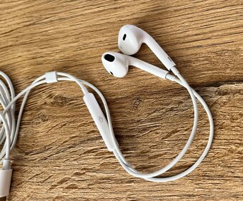 APPLE EarPods slúchadlá lightning - 2