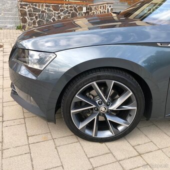 Škoda Superb Combi 4x4 Sportline 140 kW - 2